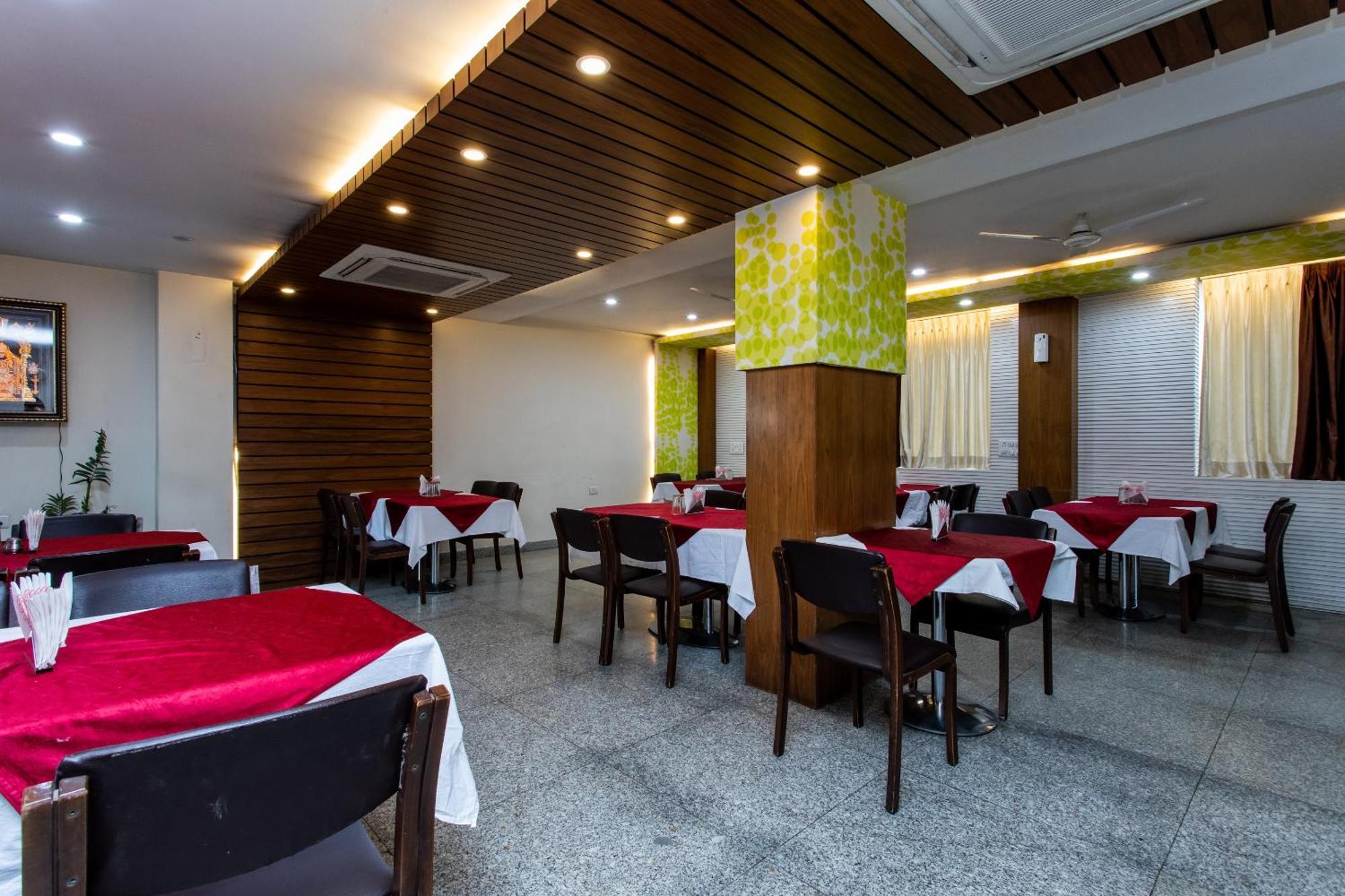 Super Hotel O Mohit Regency Bhopal Eksteriør billede